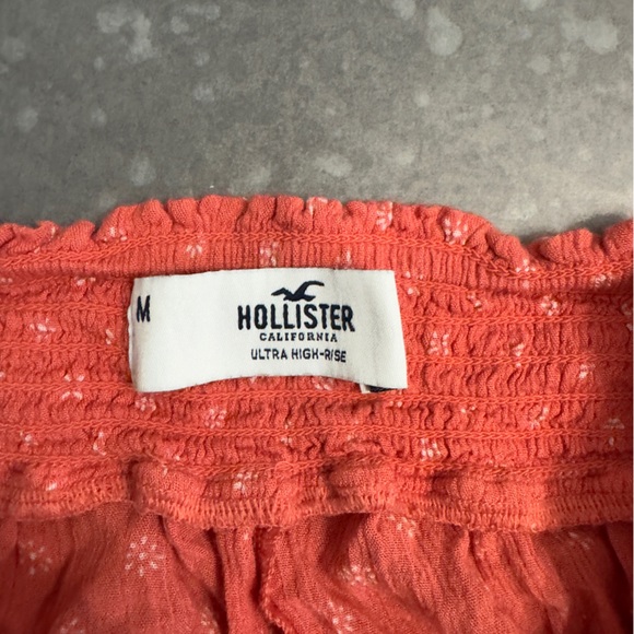 Hollister Women’s Short - Picture 2 of 5